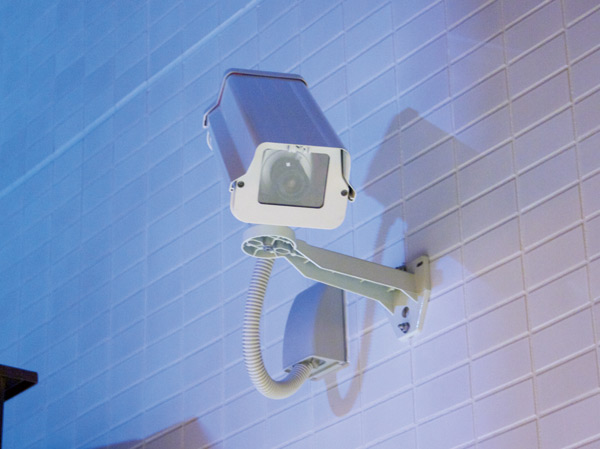 Security.  [surveillance camera] Installing a security camera with a recording function in six locations within the site. Recorded in the monitor TV of the Security Center ・ Since the monitoring has been carried out, And exhibit a high security performance. The video that each camera has captured the, Certain period of time will be saved after the recording.  ※ Same specifications