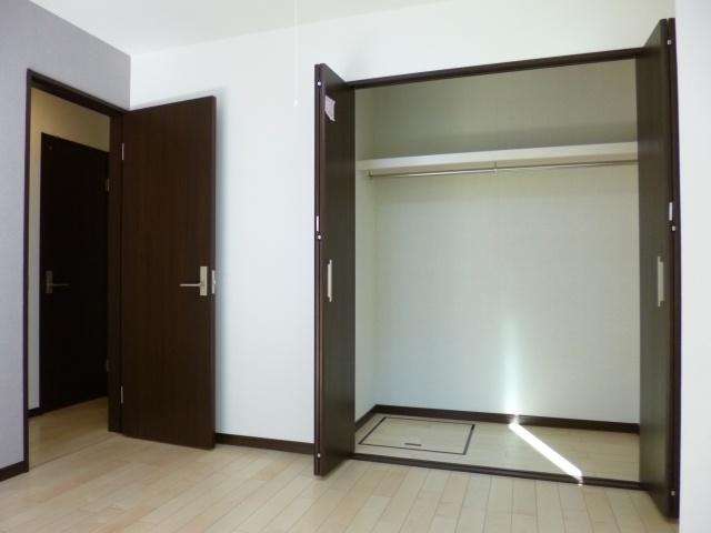 Non-living room. 1st floor ・ 5.7 Pledge