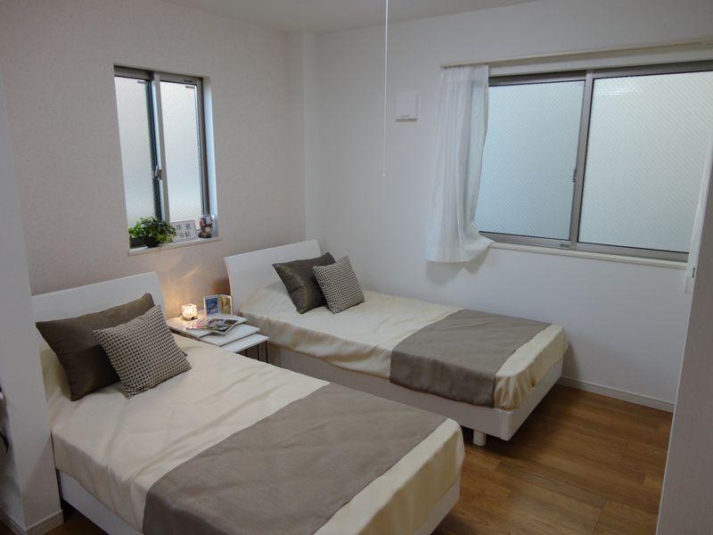 Non-living room. Or bedroom is like to 6.0 Pledge of services Room. 