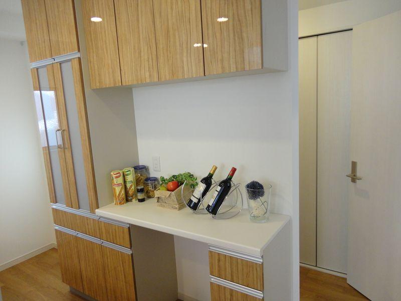 Living. Storage to put the small items in the living room