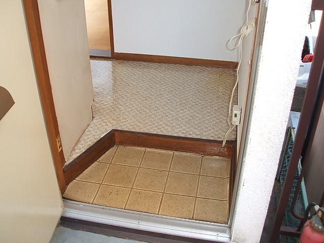 Entrance. Immediate entrance to open the door