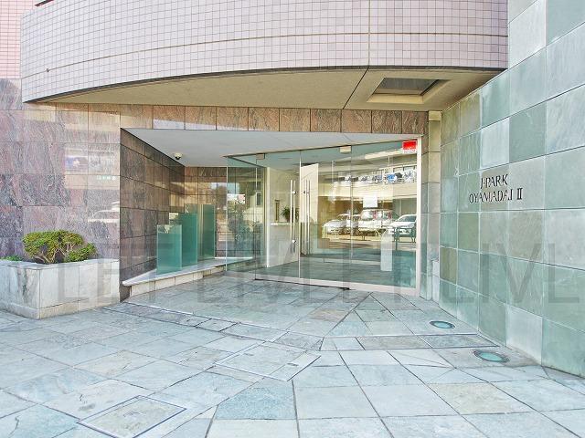 Entrance. Common areas