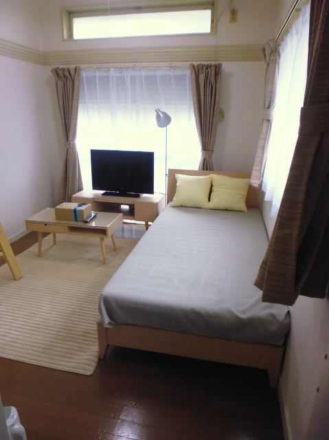 Living and room. Furnished Home Appliances.