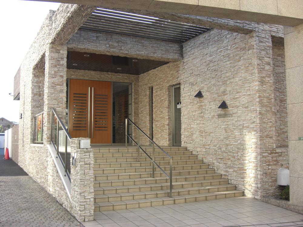 Entrance. A profound sense of entrance