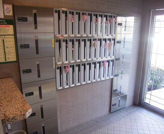 Entrance. Common areas