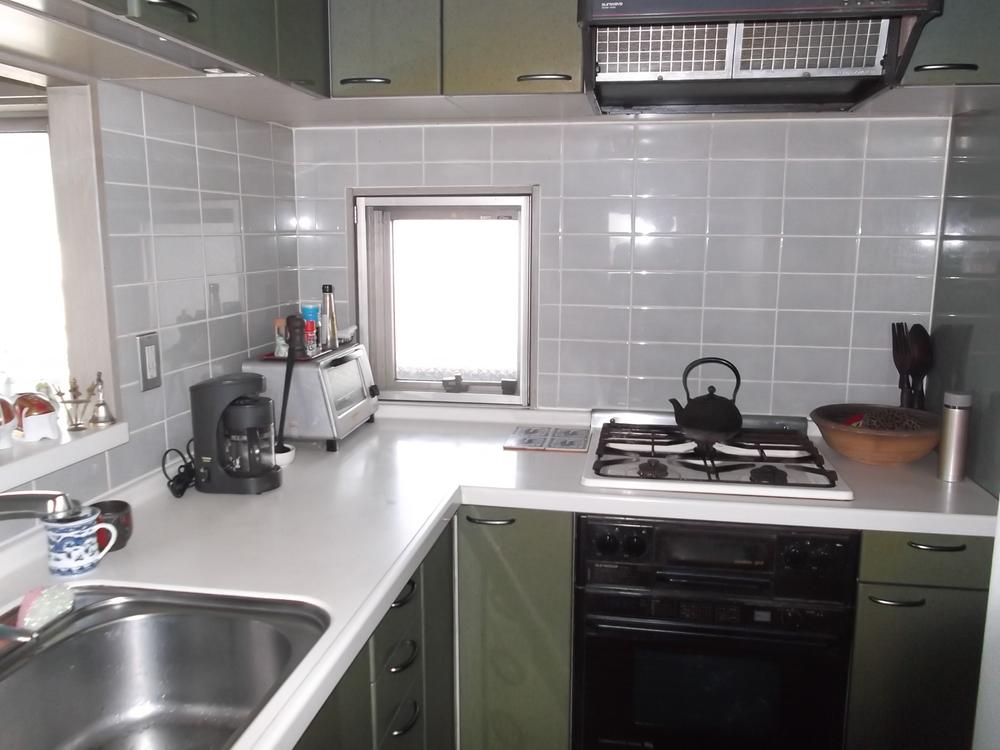 Kitchen. Indoor (11 May 2013) Shooting