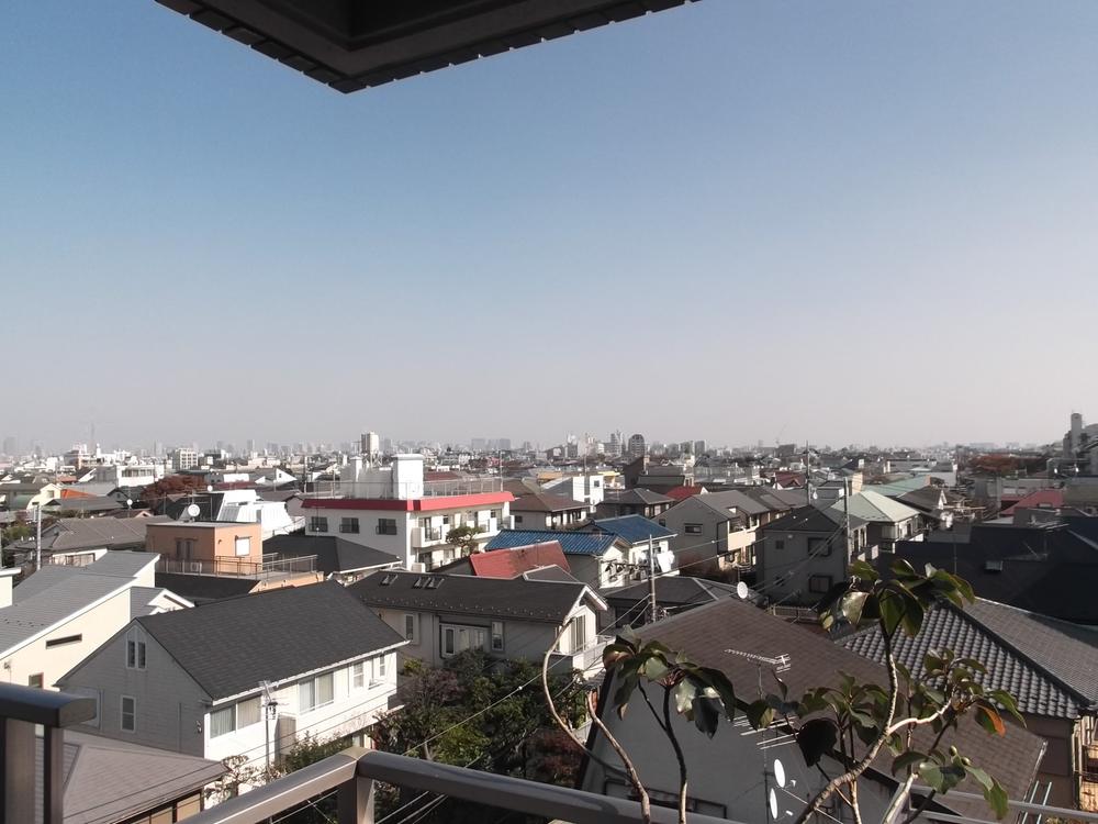 View photos from the dwelling unit. View from the site (November 2013) Shooting