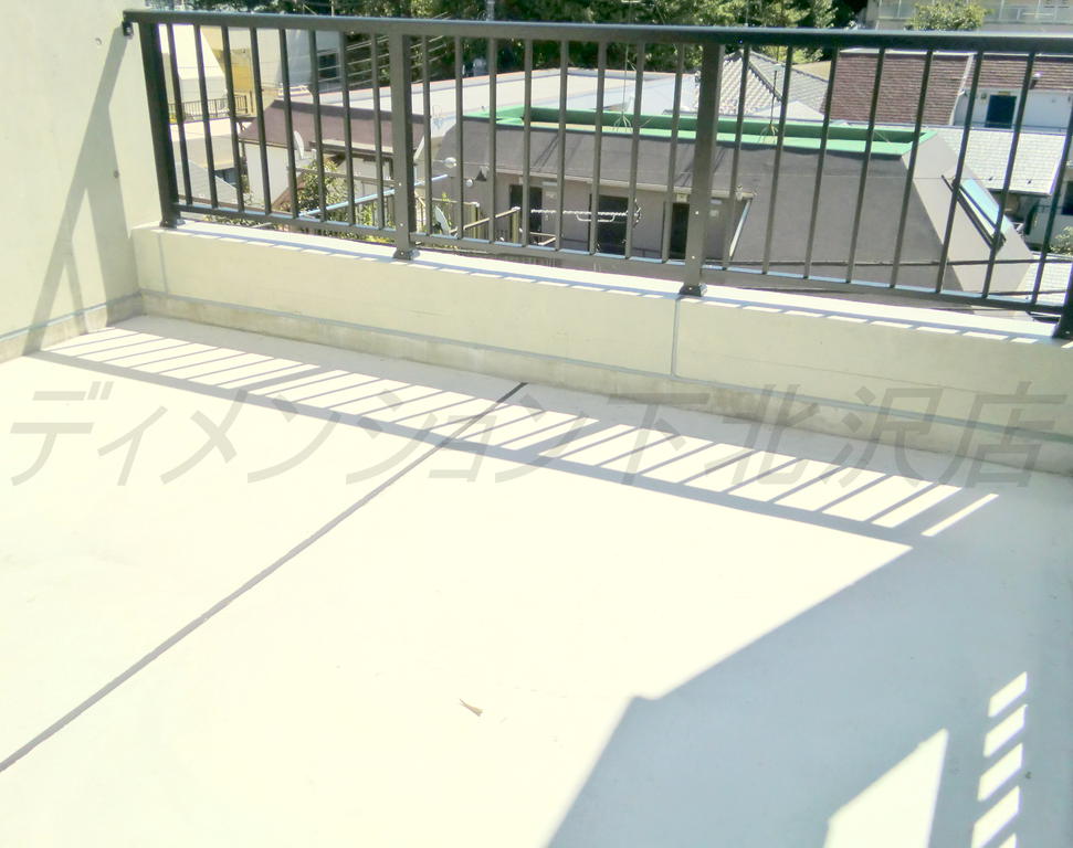 Balcony. Large roof balcony! !