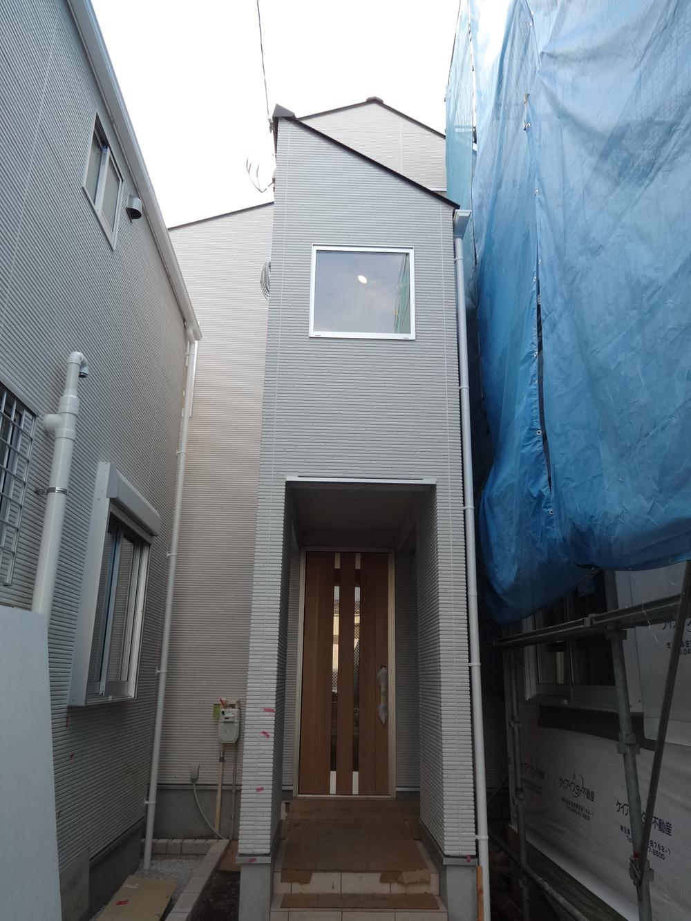 Local appearance photo. Local (11 May 2013) Shooting