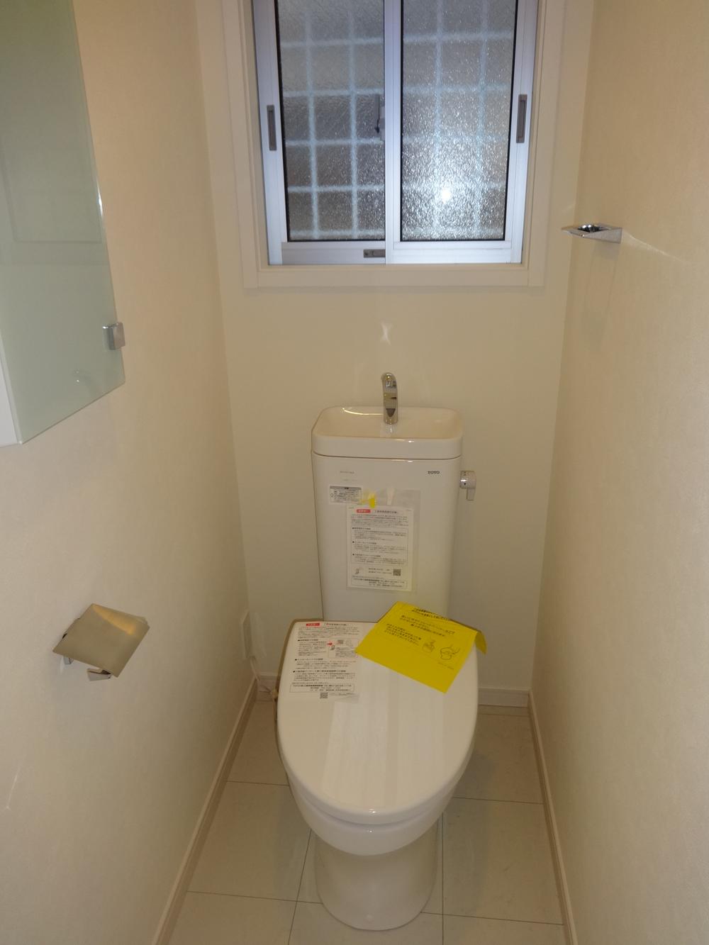 Toilet. Indoor (11 May 2013) Shooting