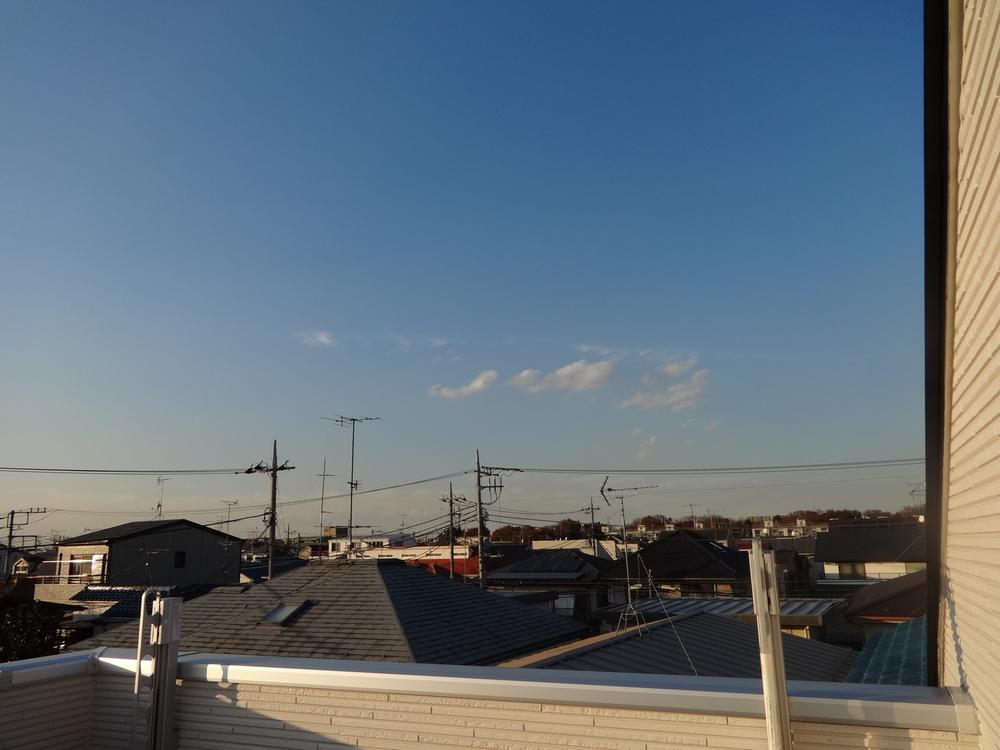 View photos from the dwelling unit. View from the site (November 2013) Shooting