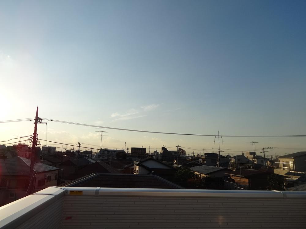 View photos from the dwelling unit. View from the site (November 2013) Shooting