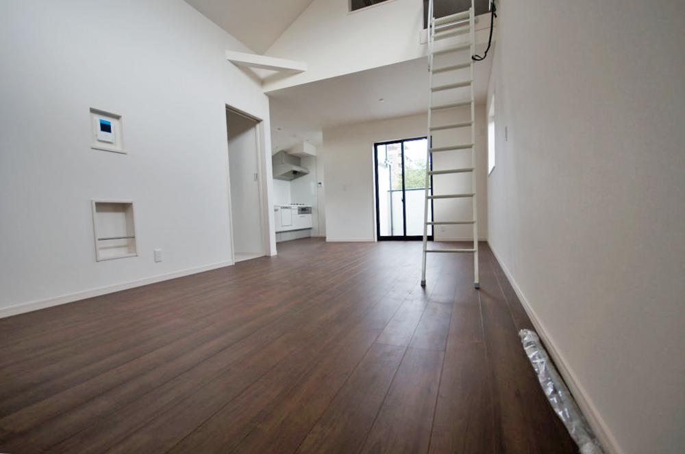 Same specifications photos (living). Open living gave birth a nice smile, Brightly, pleasant, And produce a healing space