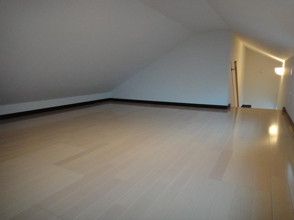 Same specifications photos (Other introspection). Storage capacity with plenty of loft. You can also use the secret base of children (laughs)