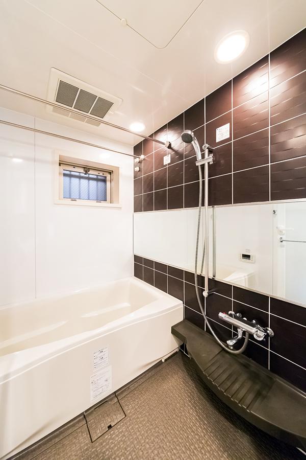 Bathroom. Bathroom dryer with unit bus