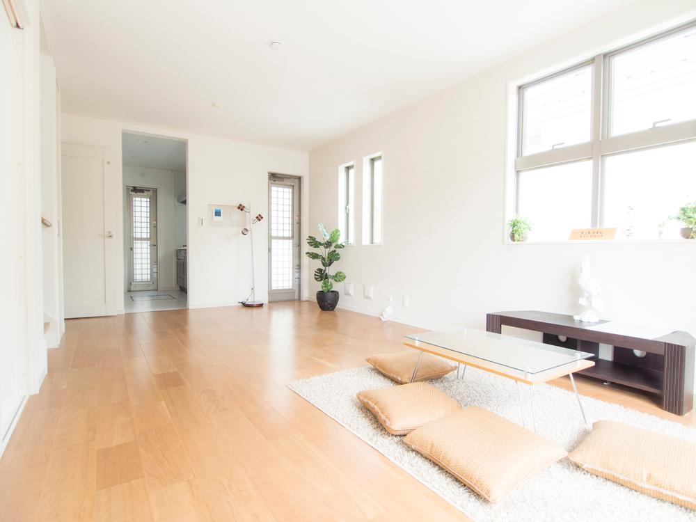 Living. (May 2013) Shooting