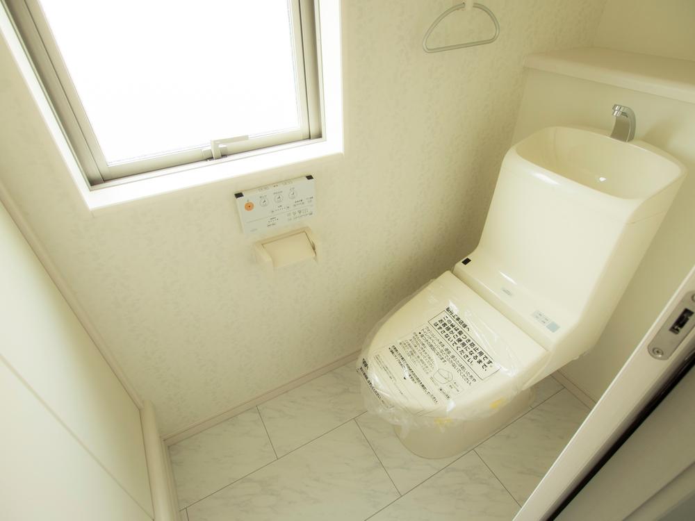 Toilet. (May 2013) Shooting