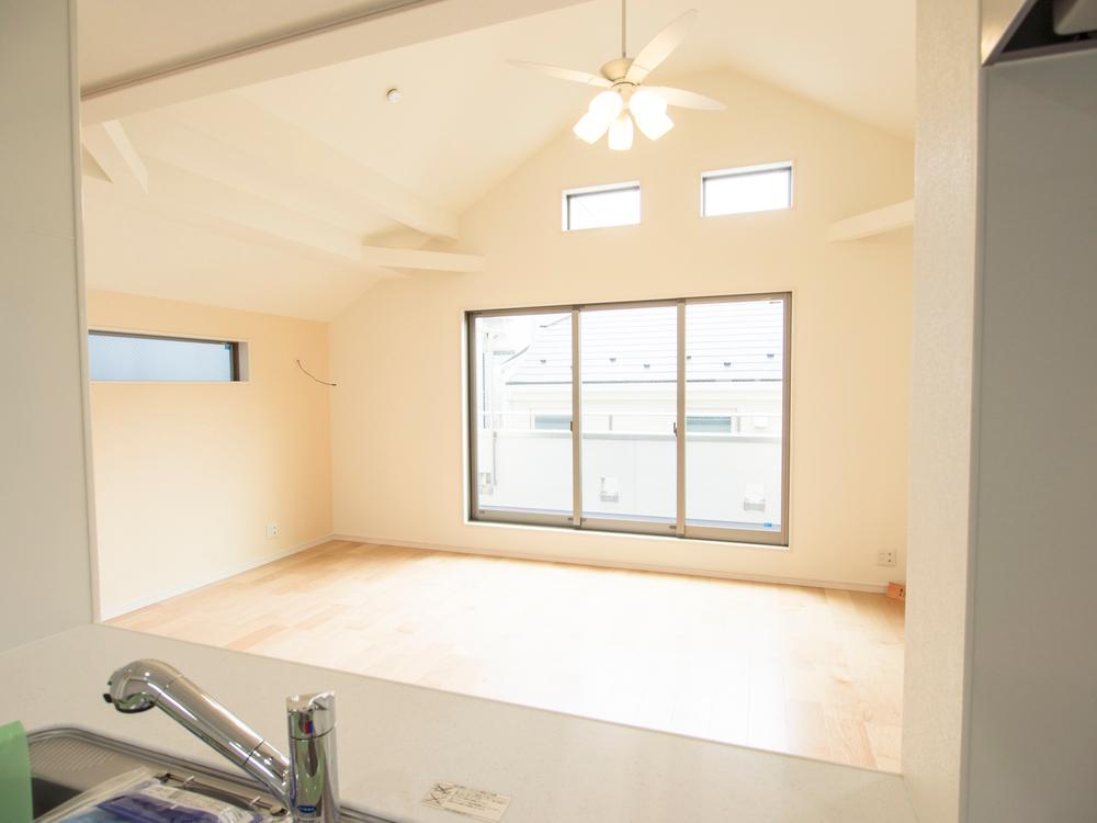 Living. (May 2013) Shooting