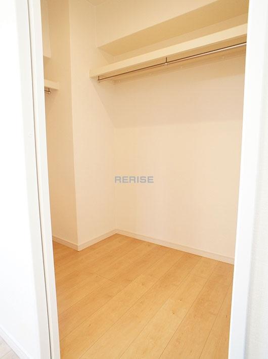 Receipt. Walk-in closet in the Western-style