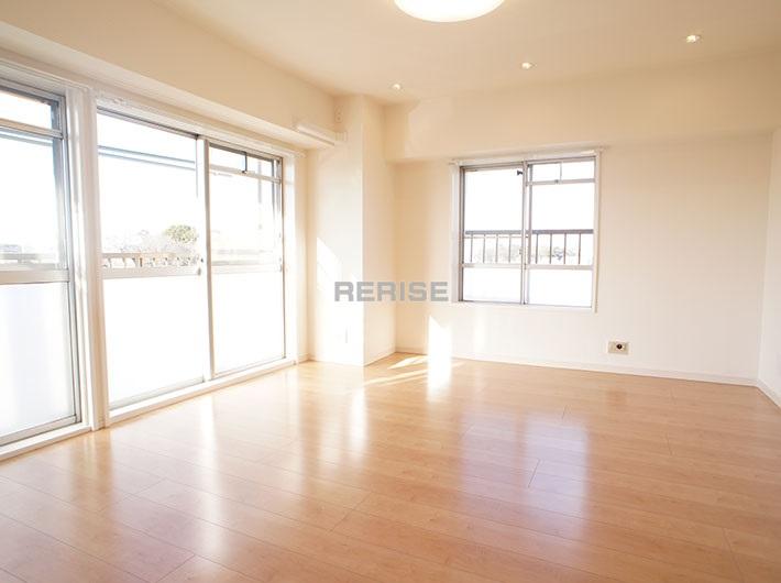 Living. It is living with lighting