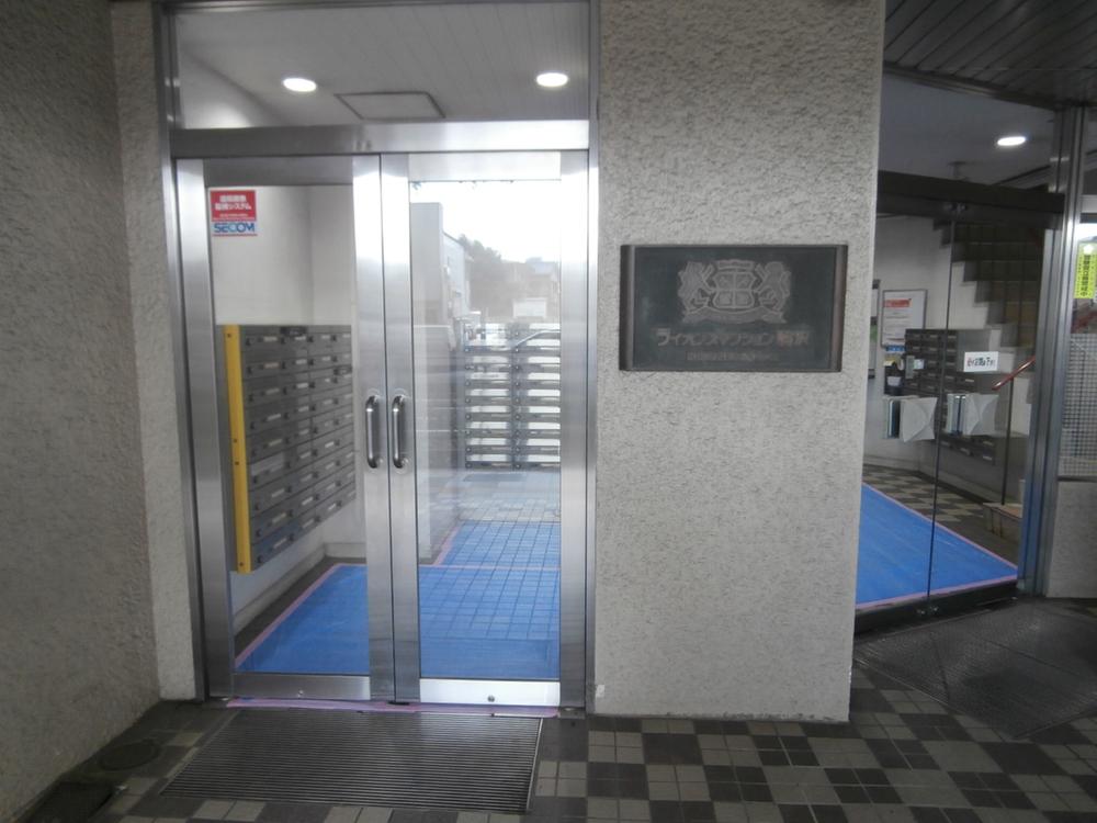 Entrance. Common areas