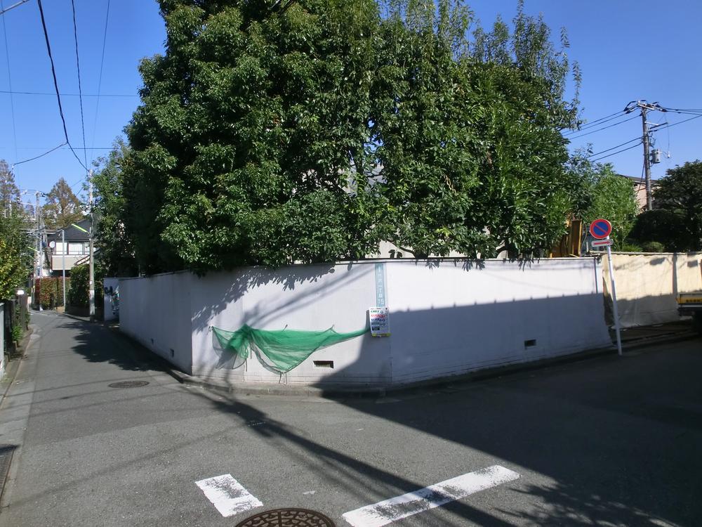 Local land photo. Corner lot A compartment