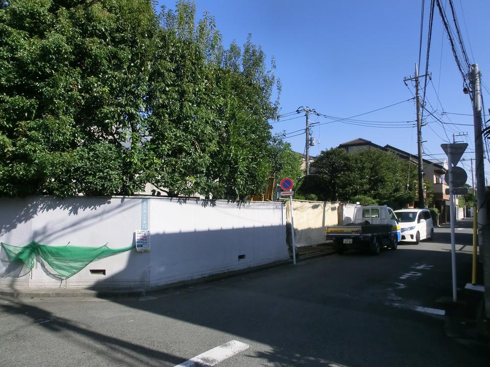 Local photos, including front road. South road section