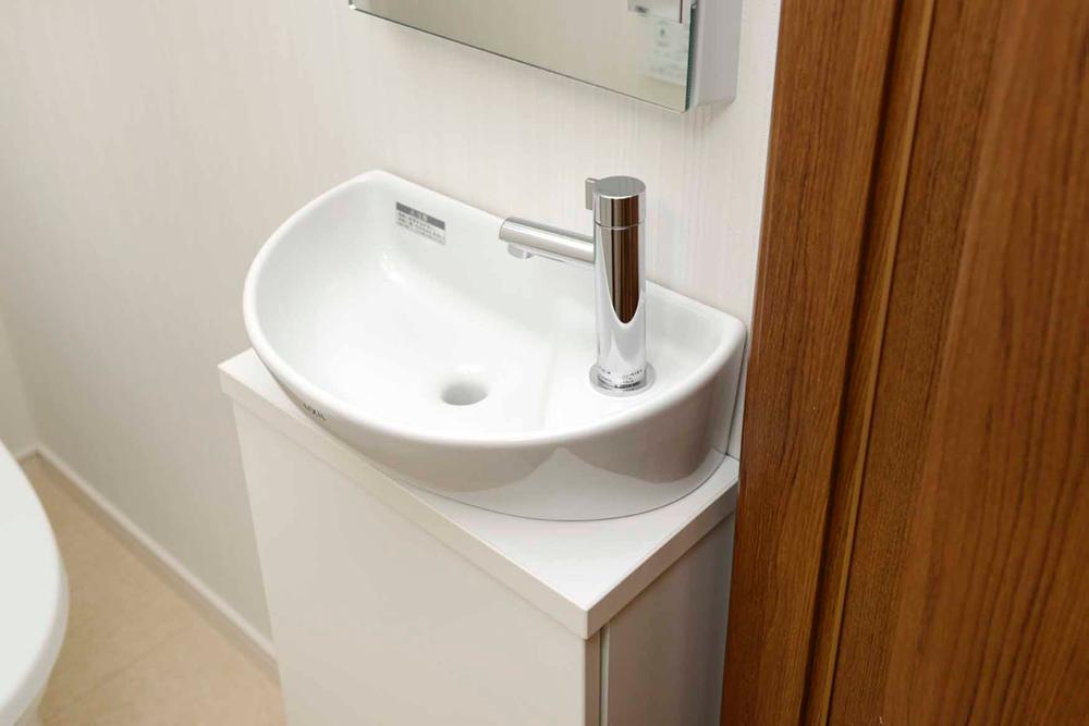 Other Equipment. It established a highly functional hand washing counter to the toilet. It will produce the clean up a notch. (Part dwelling unit)