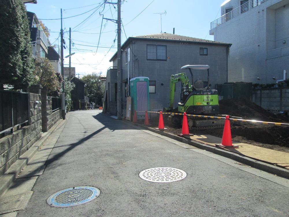 Local photos, including front road. Local (11 May 2013) Shooting