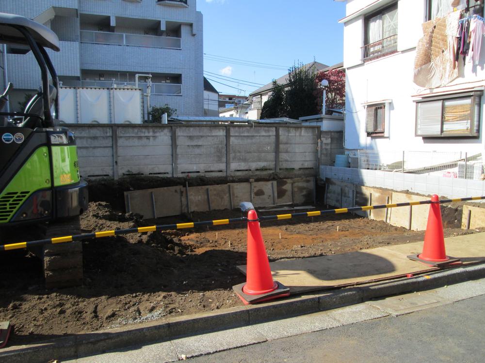 Local photos, including front road. Local (11 May 2013) Shooting