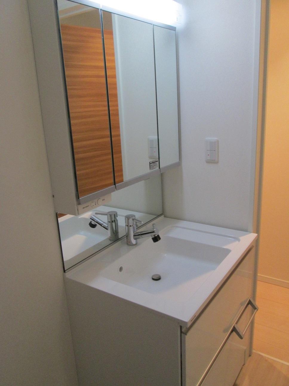 Same specifications photos (Other introspection). Same specifications vanity construction cases