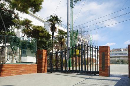 Junior high school. 932m to Setagaya Ward Midorigaoka Junior High School