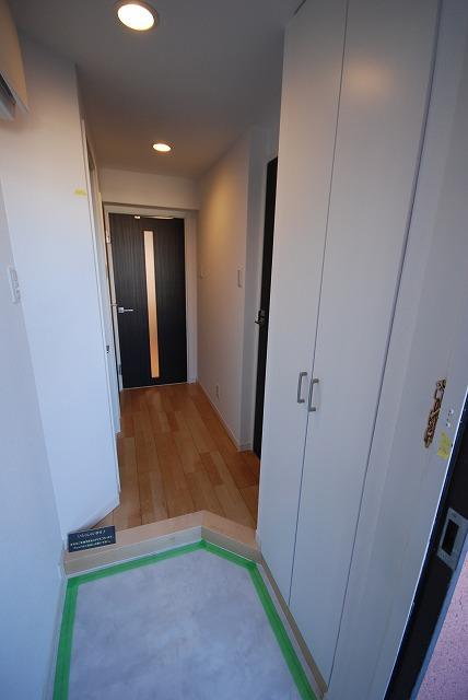 Entrance. Spacious space.