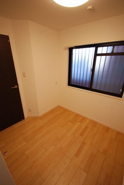 Non-living room. Corridor side room