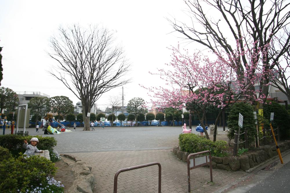 park. Municipal Kamisoshigaya 80m to chome park