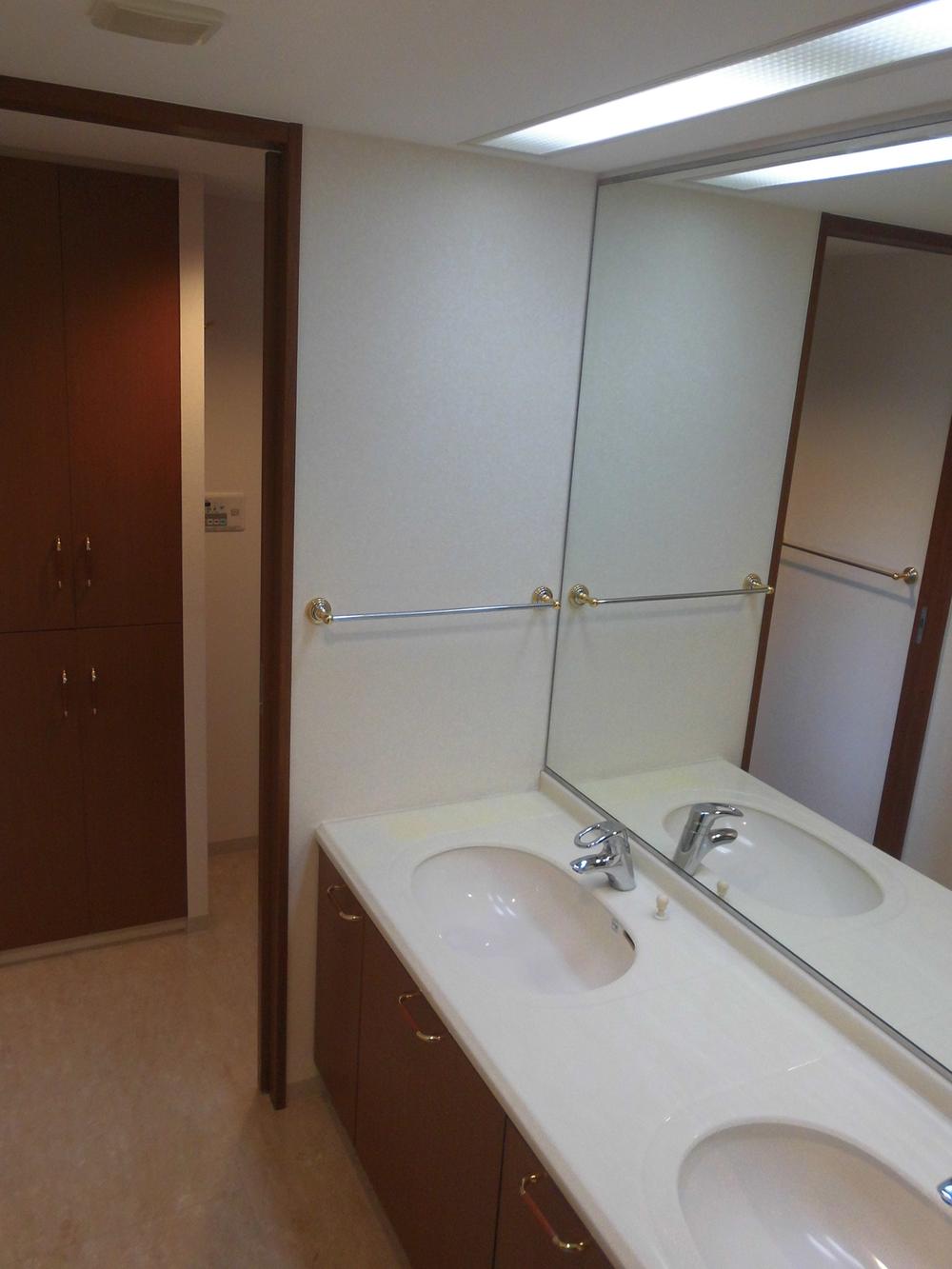 Wash basin, toilet. Indoor (September 2013) Shooting