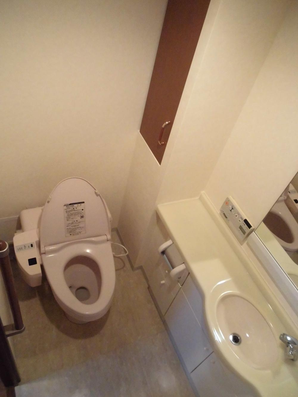 Toilet. Indoor (September 2013) Shooting