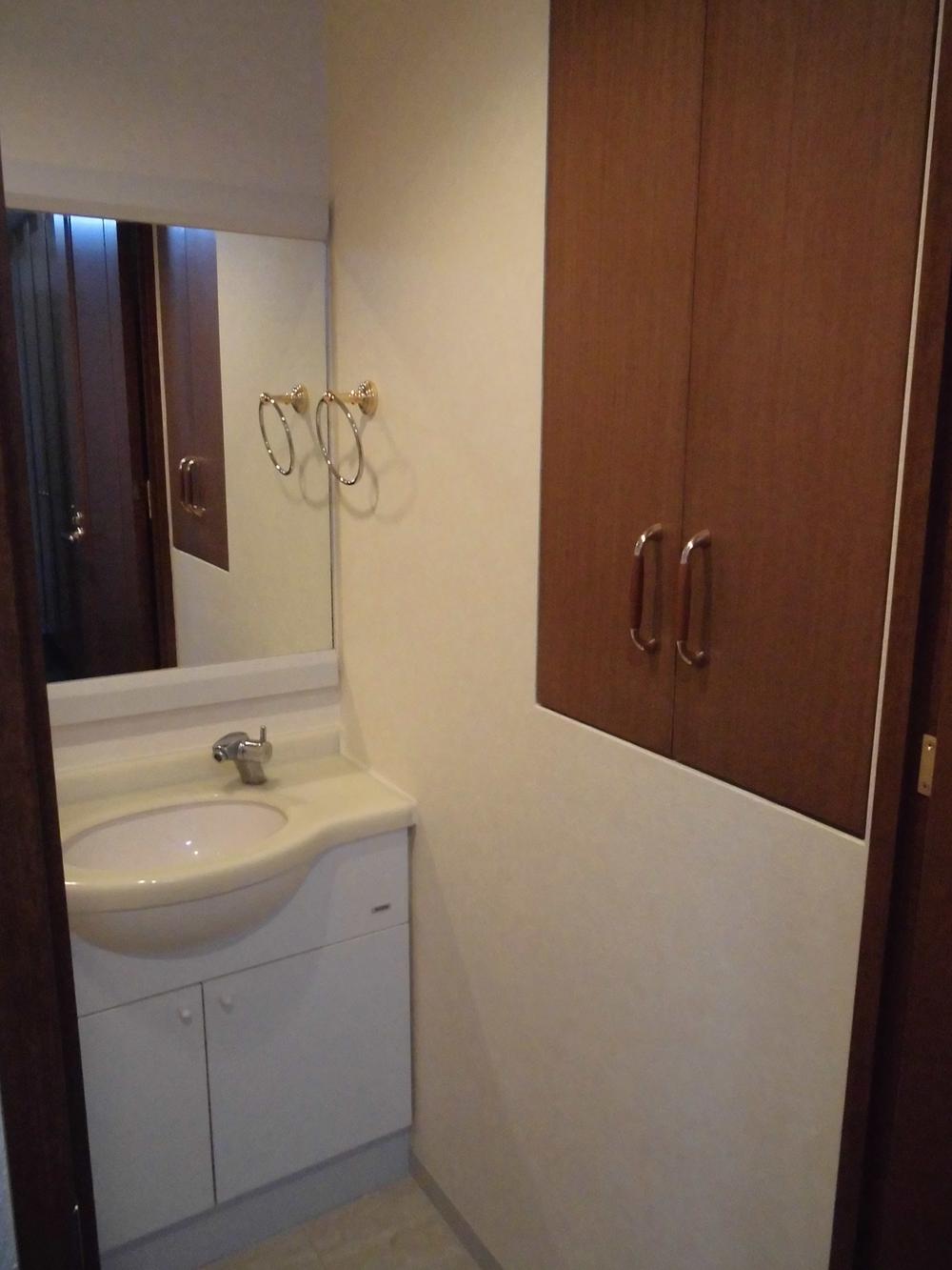 Wash basin, toilet. Indoor (September 2013) Shooting