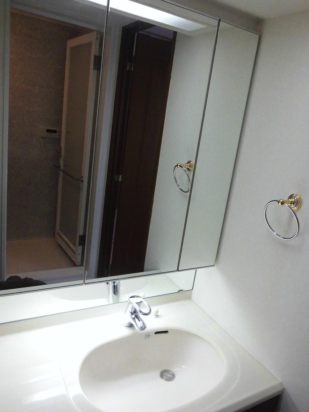 Wash basin, toilet. Indoor (September 2013) Shooting