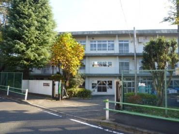 Primary school. Midorigaoka until elementary school 742m