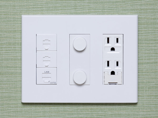 Other.  [Multi-media outlet] Power supply, phone, tv set, Installing the outlet that was collected in one terminal of the Internet (LAN) in each room.