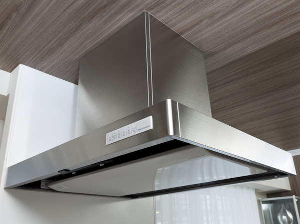 Kitchen.  [Range food] Current plate with a range hood to discharge the smoke at the time of the dishes efficiently. It has adopted a filter-less method to reduce the time and effort of cleaning.