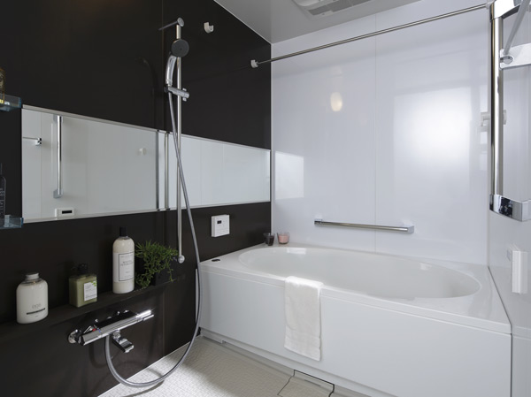 Bathing-wash room.  [Bathroom] Oval tub of friendly design to fit the body in the bathroom, On the floor, Has adopted also easy Karari floor drainage is good care. .