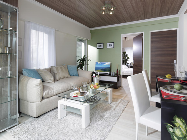 Living.  [living ・ dining] Or Katariakashi a husband and wife and friends, Or open a home party invited colleagues of company, Ensure a wide enough with someone to spend the time.