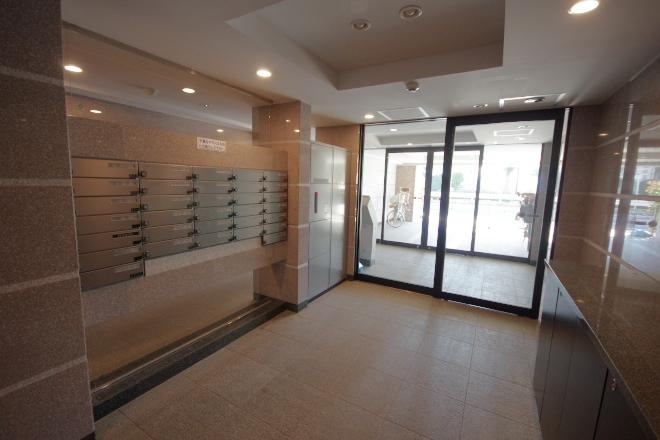 Entrance. Common areas