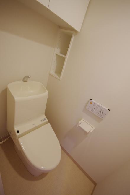 Toilet. Indoor (12 May 2013) Shooting