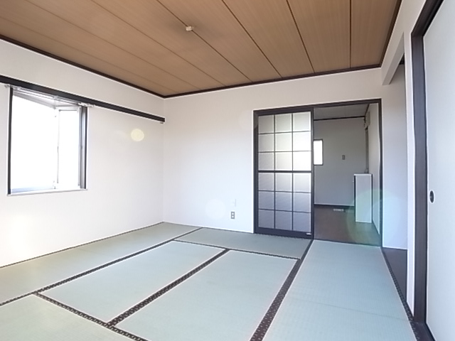 Living and room. Japanese-style room 8.4 quires! With alcove!
