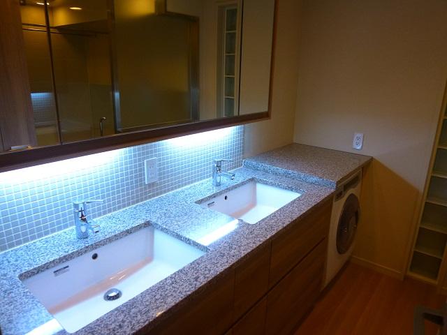 Wash basin, toilet. Indoor (12 May 2013) Shooting