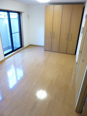 Living and room. Spacious living room