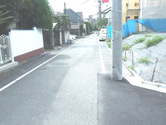 Local photos, including front road. Frontal road